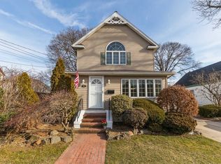 15 E Euclid St #1, Valley Stream, NY 11580