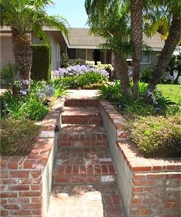 2nd image of 828 E Glendora Ave