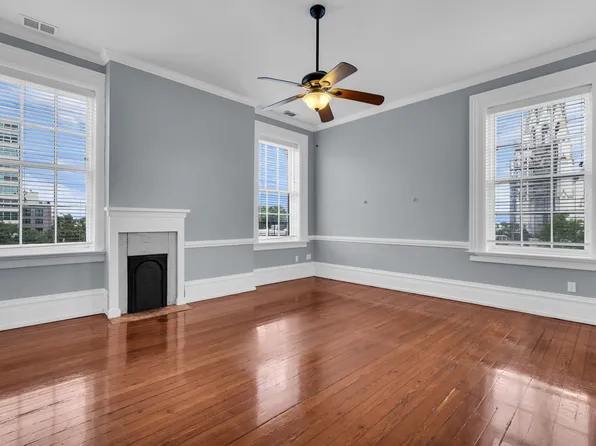 112 E Harris St APT 404, Savannah, GA 31401