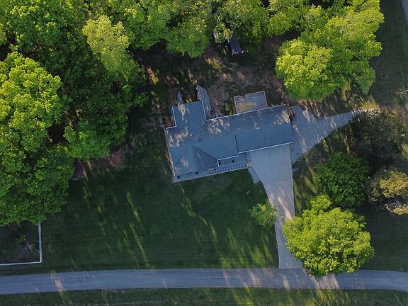3rd image of 104 Cedar Point Dr