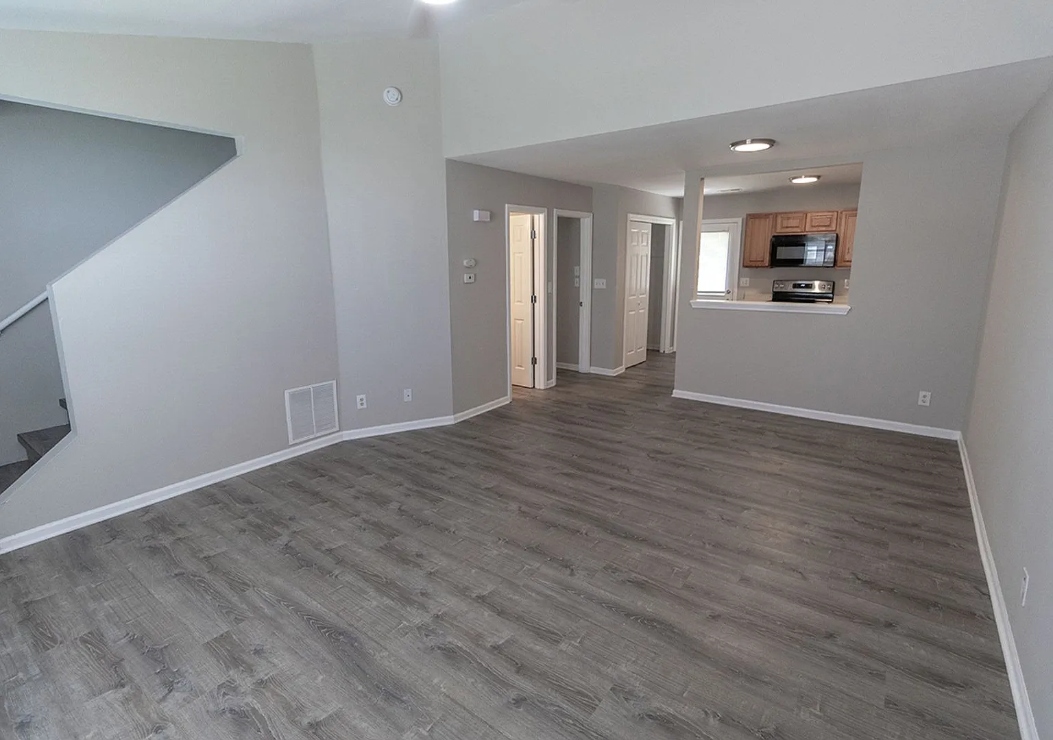 3 Bedroom Duplex! — Photo 3