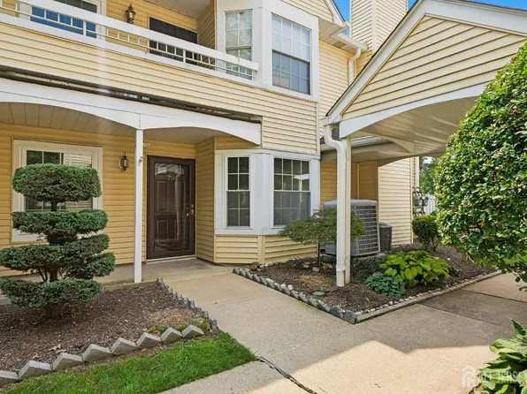 70 Mill Run W, Hightstown, NJ 08520