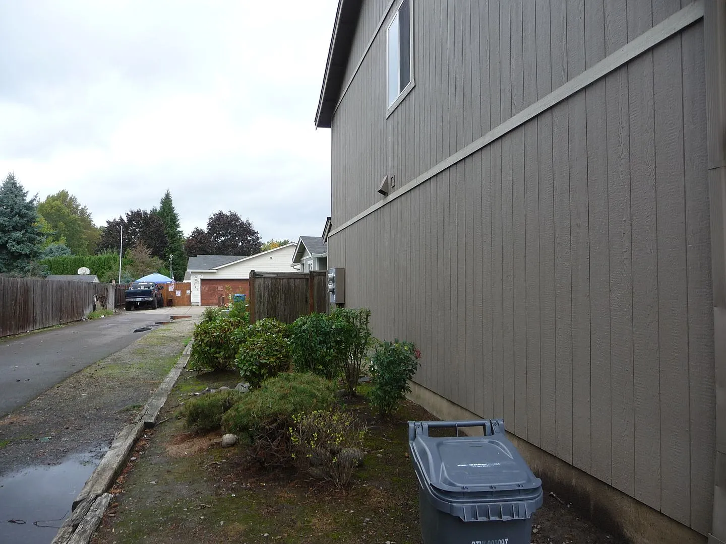 Easy access to shopping and freeway — Photo 3