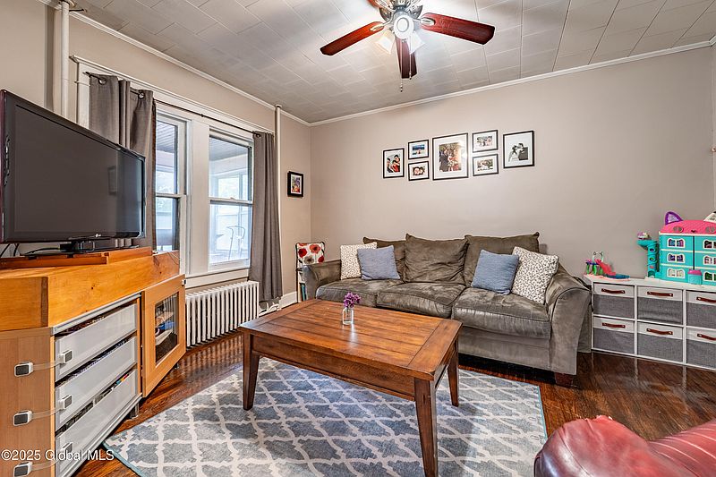 4th image of 257 Myrtle Avenue