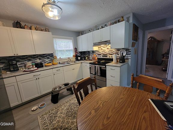 5th image of 444 Valley St
