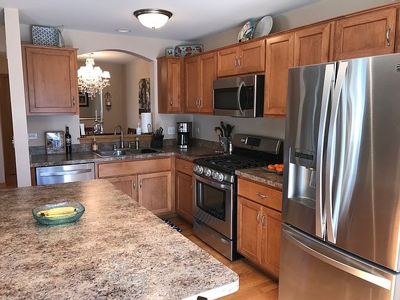 4th image of 9733 Hillcrest Cir