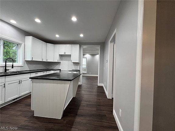 4th image of 162 Riverside Dr