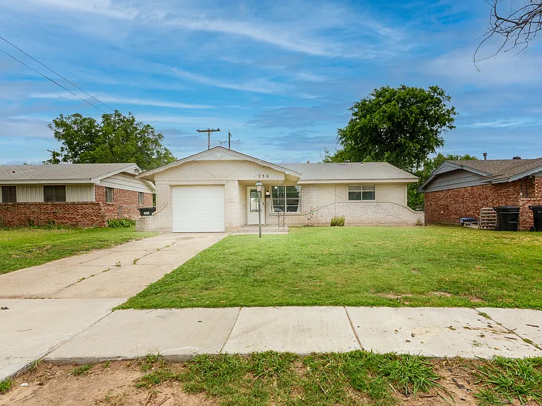 236 S Norman Ave — Photo 16
