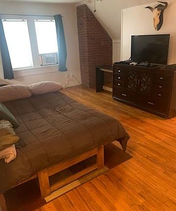2nd image of 121 Caroline St #7