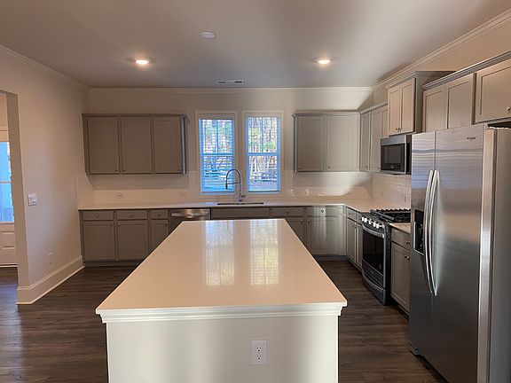 4th image of 221 Vista Ln