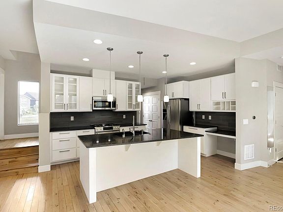 3rd image of 5434 N Verbena Street