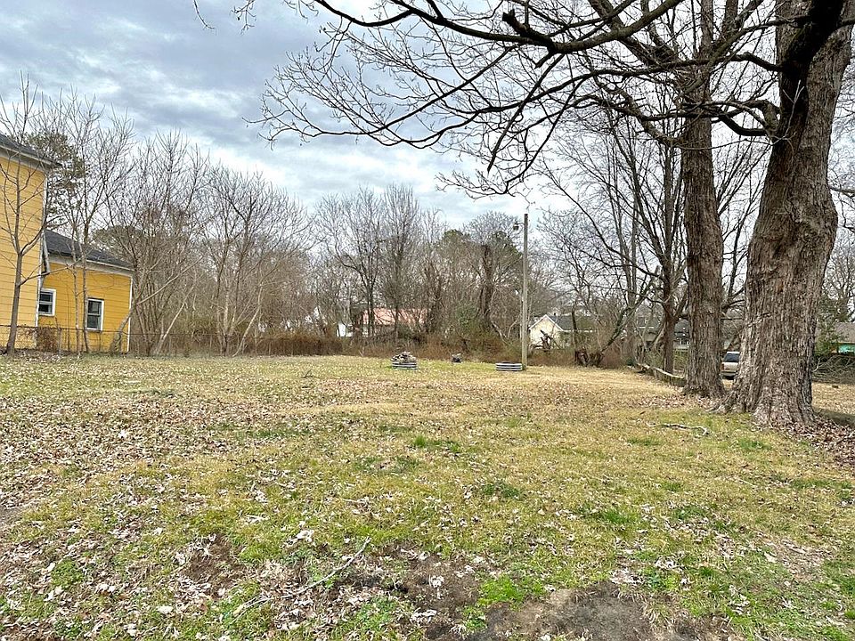 2nd image of 216 N Fairgrounds St