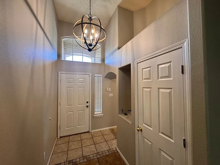 9701 Tapatio Dr NW — Photo 18