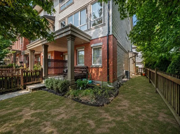 19505 68a Ave #128, Surrey, BC V4N 6K3
