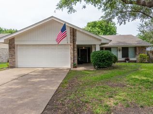 2502 Clayton Oaks Dr, Grand Prairie, TX 75052