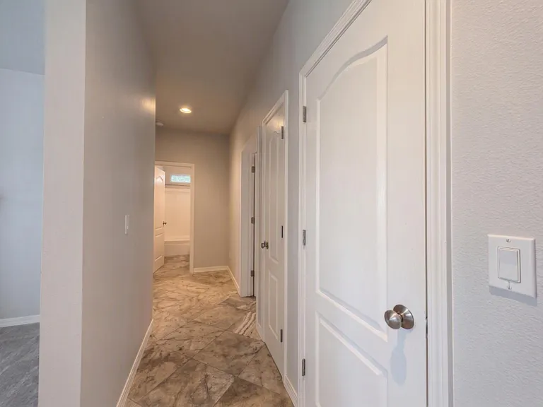 12633 W Roseglen Ct — Photo 8