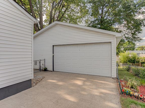 3rd image of 2421 Sunbury Ave