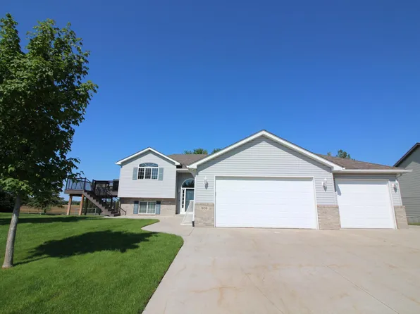 909 Isabella Ave, Clearwater, MN 55320