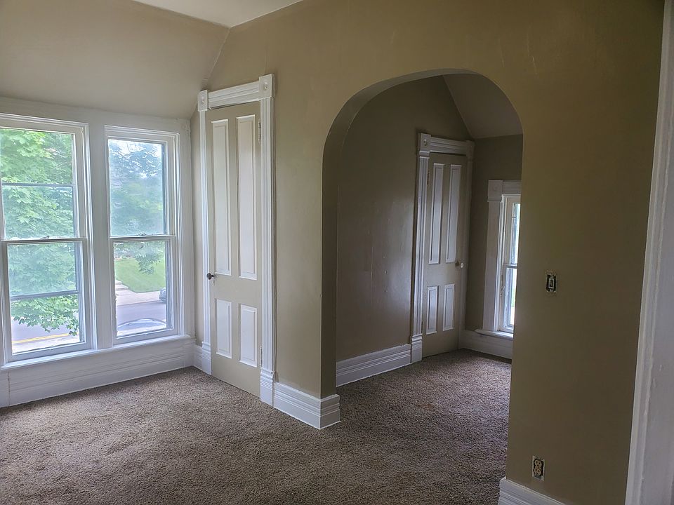 Bedroom & Closet