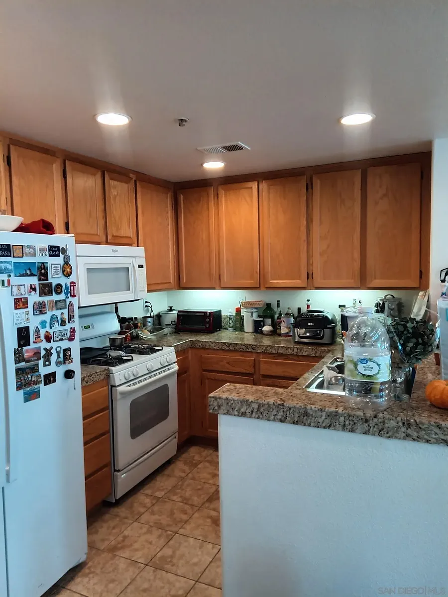 Building Photo - 1338 Nicolette Ave #1032