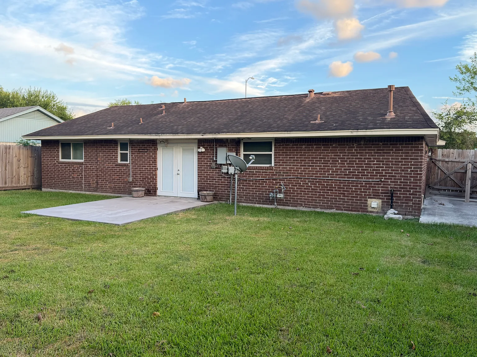 3 bed, 1.5 bath, 1200 sqft, $1,650 — Photo 2