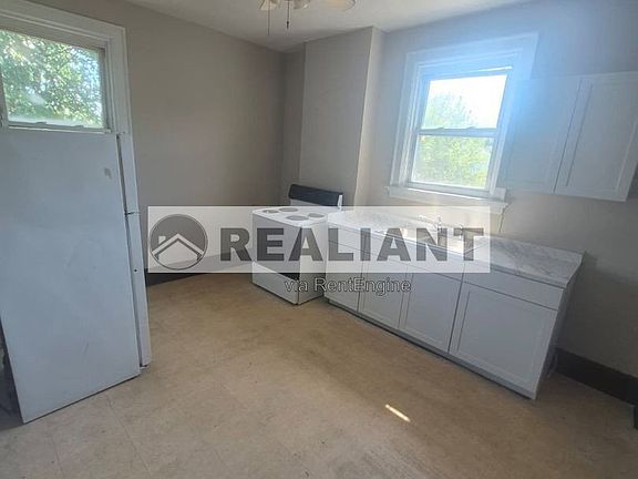 5th image of 1838 Holman St #2