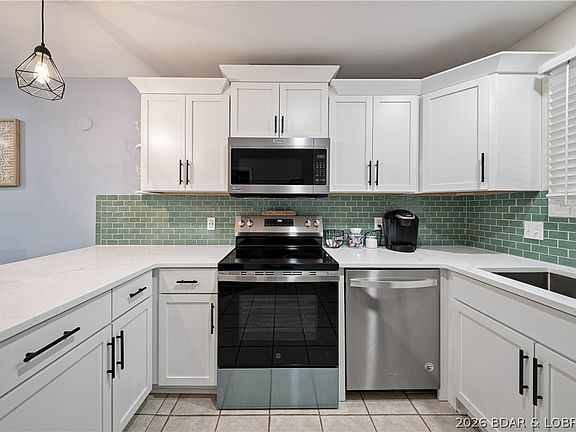 4th image of 37 Hampton Bay Rd #1