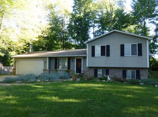 3727 Chesterfield Dr, Lapeer, MI 48446