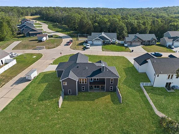 3rd image of 500 Hickory Knoll Dr