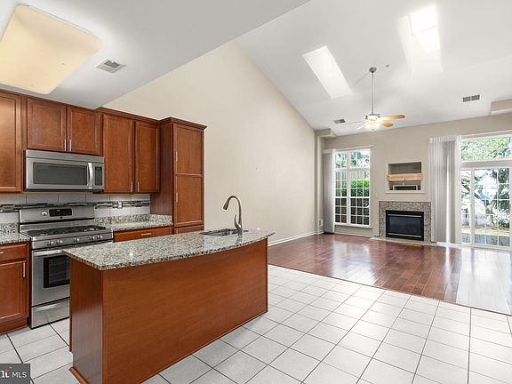5th image of 118 Old House Ct #118