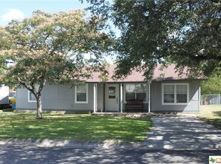 1214 W 3rd St, Lampasas, TX 76550