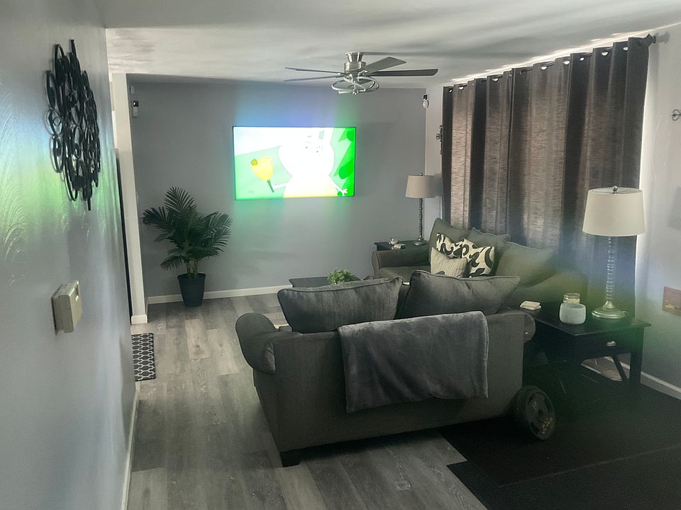 1st image of 935 Woodbine Way