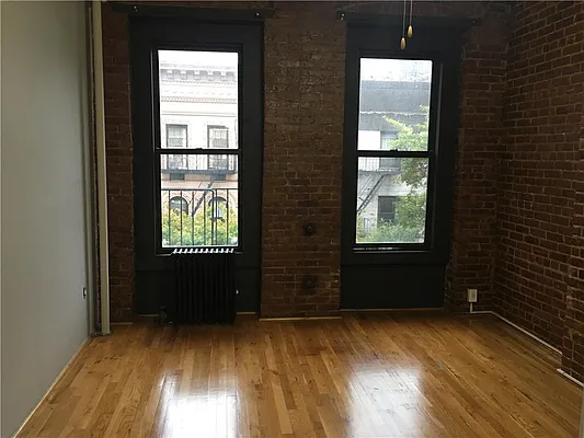 Rented by R New York | media 93