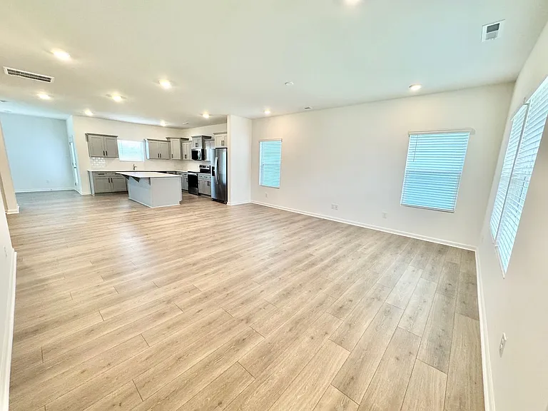 116 Cougar Ln — Photo 4