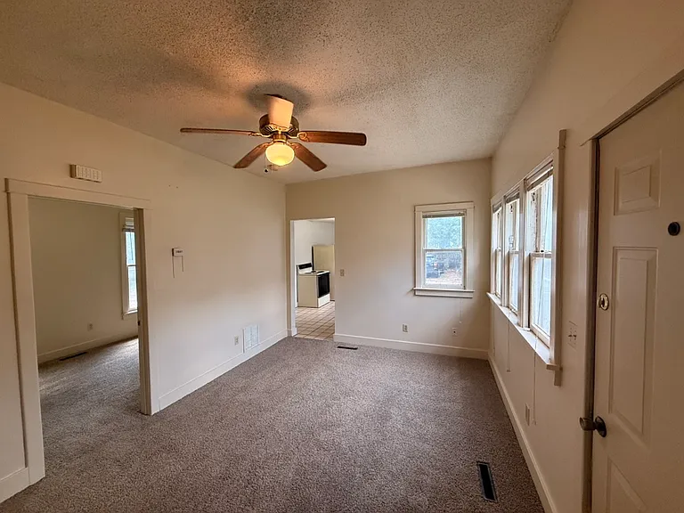 520 Oak St #1 — Photo 5