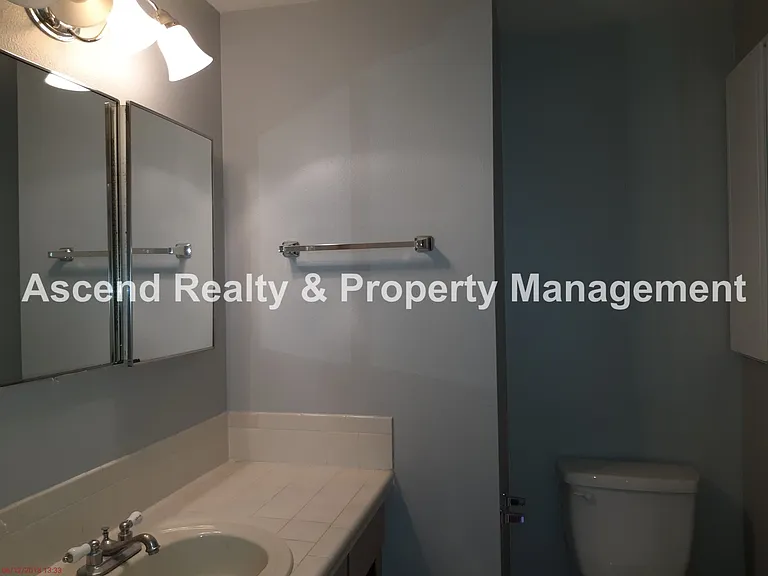 1114 SW Wright Ct — Photo 9