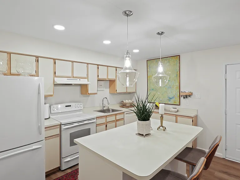 3303 Wyndham Cir #145 — Photo 9