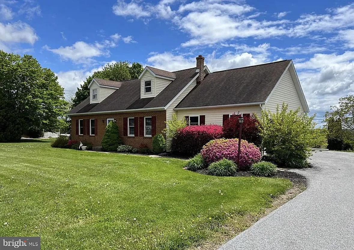 3 bed, 2.0 bath, 1568 sqft, $2,600 — Photo 1