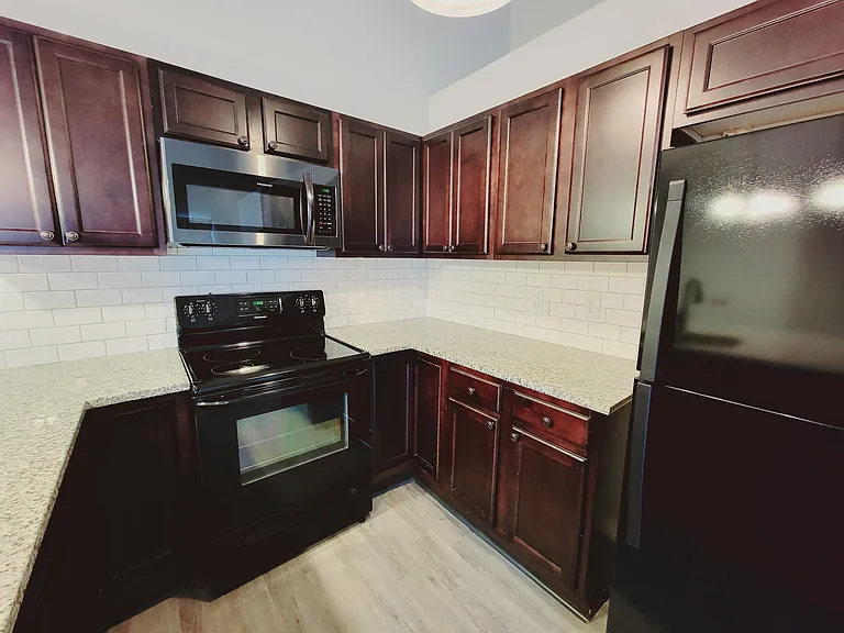 1318 N Curtis Ct — Photo 12