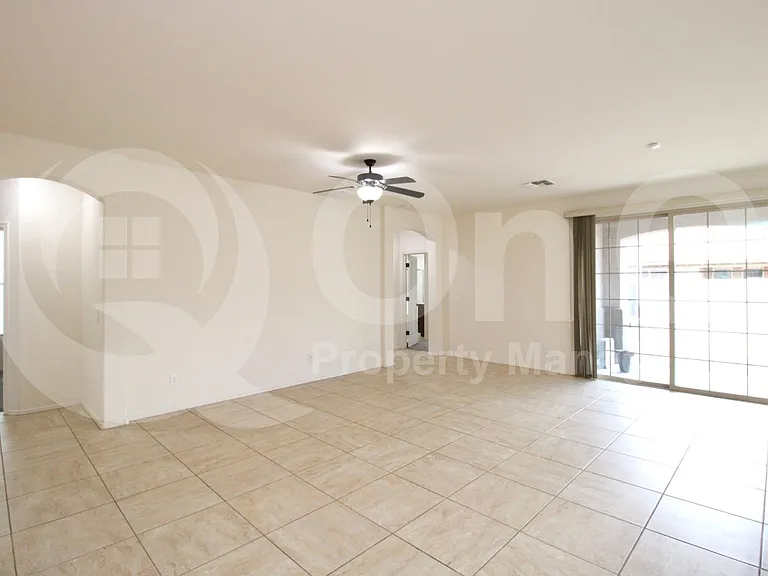 2980 E Ridgewood Ln — Photo 8