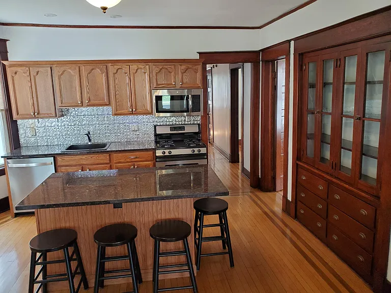 218 Ontario St #3BR — Photo 2