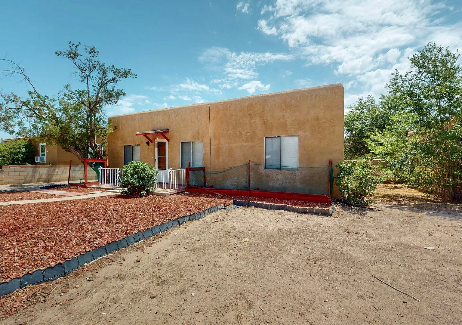 Near North Valley Pueblo 2 Bedroom 1 Bath With Garage — Photo 4