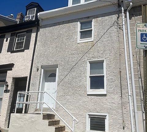 4th image of 4401 Baker St