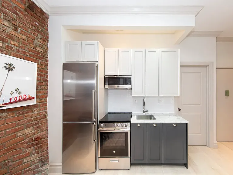 161 W 4th St #4B — Photo 1