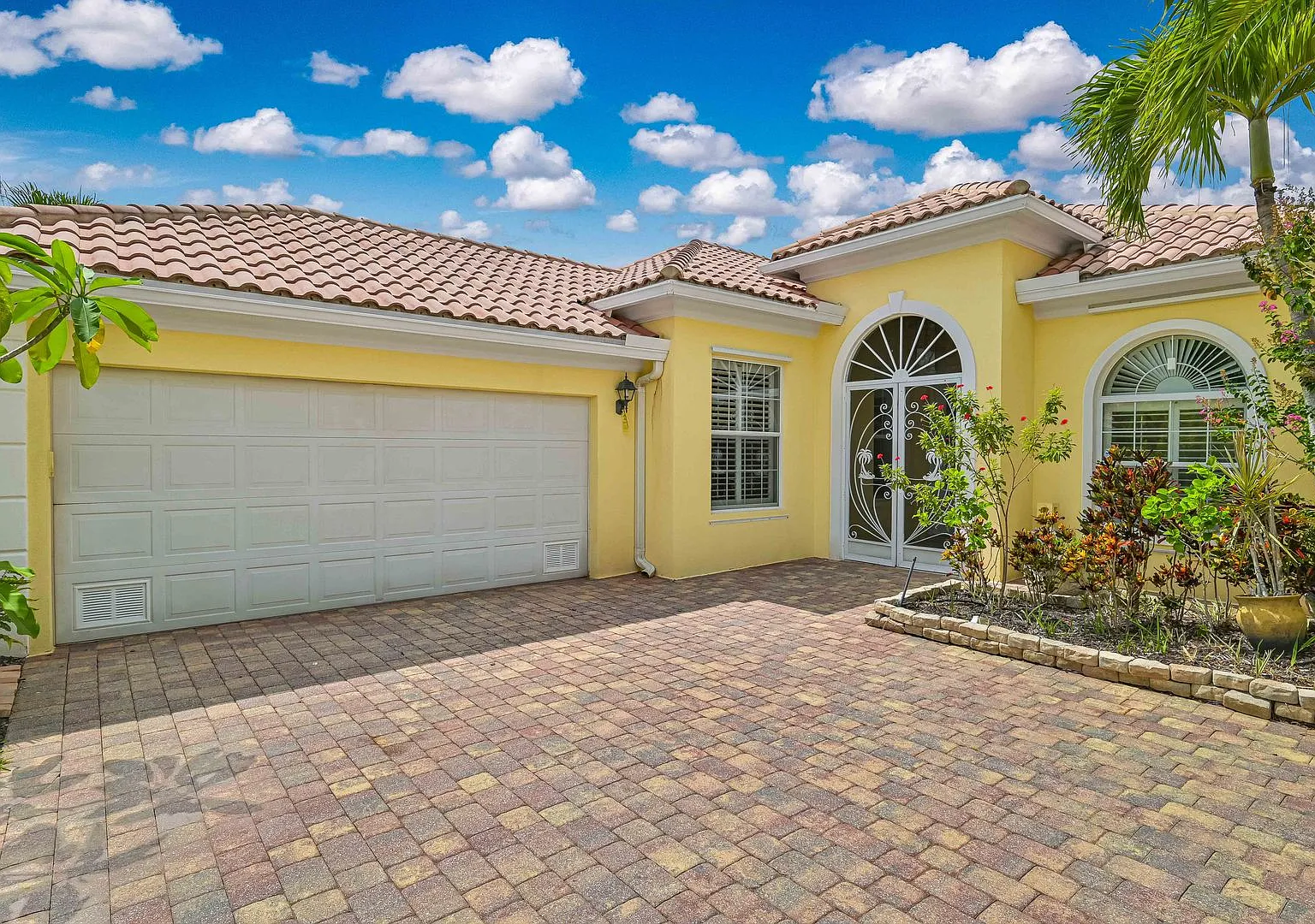 Now Available - Gorgeous 3/2 Plus Den Pool Home In Verona Walk! — Photo 2
