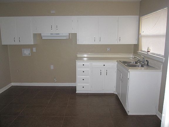 4th image of 2021 Proctor Dr