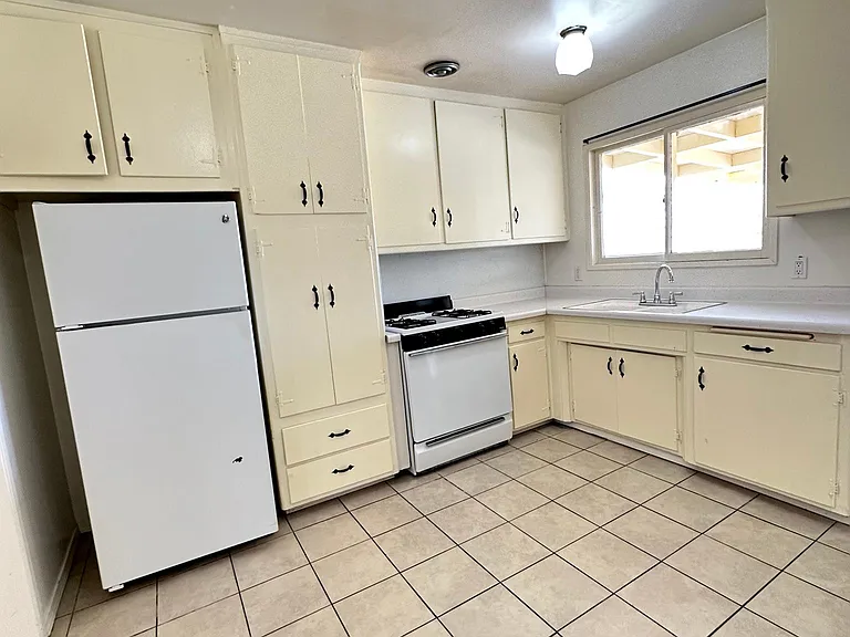 1696 Buckeye Dr — Photo 6