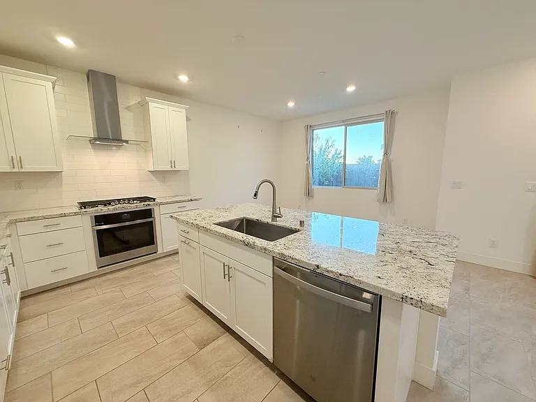 12920 Knightsbrook Ave — Photo 13