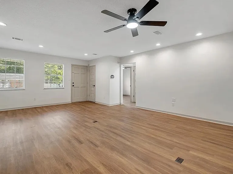 1825 Sherwood Dr — Photo 6