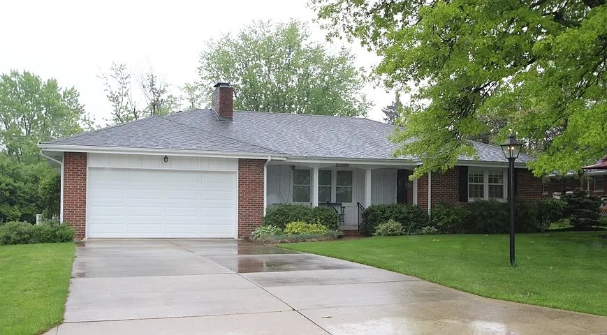 1202 N Forest Ave photo 1